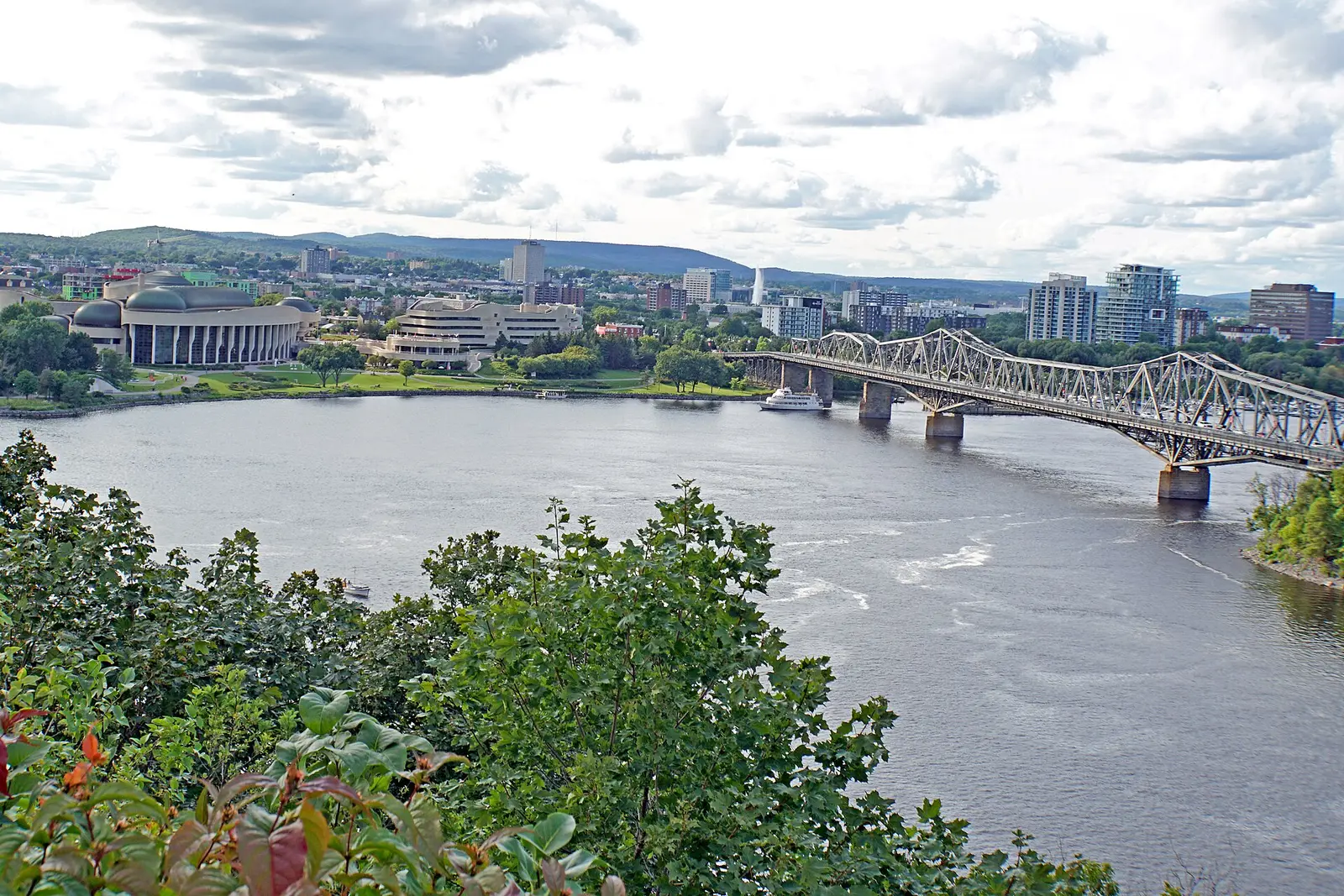 The Gatineau shore seen from Ottawa, with the Alexandra Bridge and the Canadian Museum of History